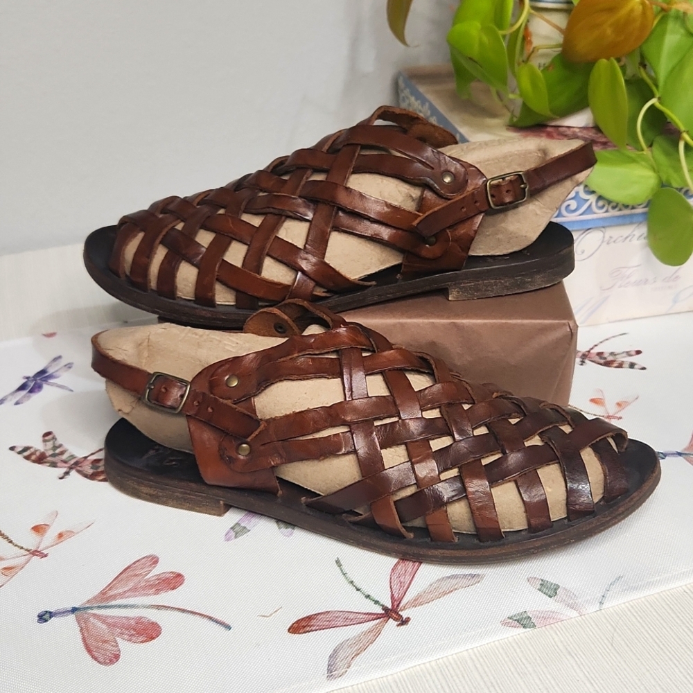 Vero Cuoio Leather Woven Sandal Sz 8/ 39 EU